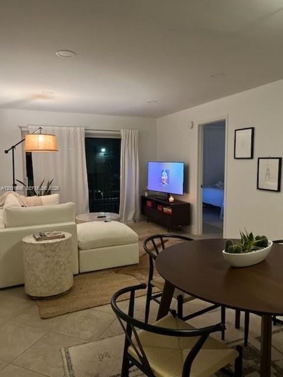 2920 SW 28th Ter 202, Miami, FL 33133