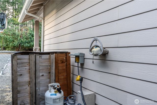 121 E Stavis Road, Shelton, WA 98584
