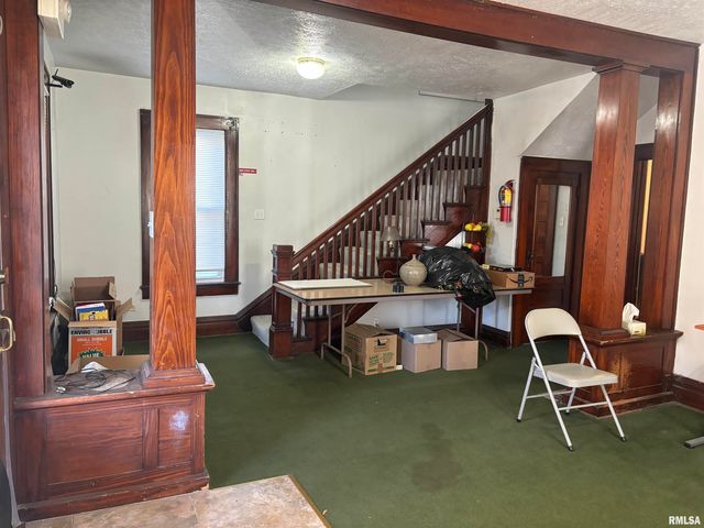 706 W South Grand Avenue, Springfield, IL 62704