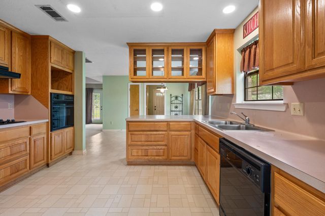 9393 Locke Road, Bryan, TX 77808