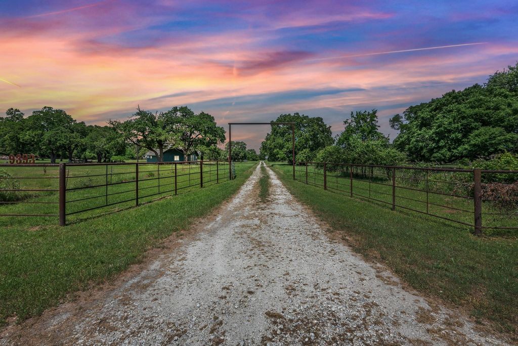 9393 Locke Road, Bryan, TX 77808