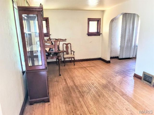 1365 Switzer Avenue, St Louis, MO 63147