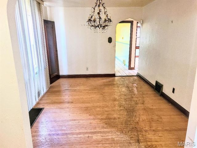 1365 Switzer Avenue, St Louis, MO 63147