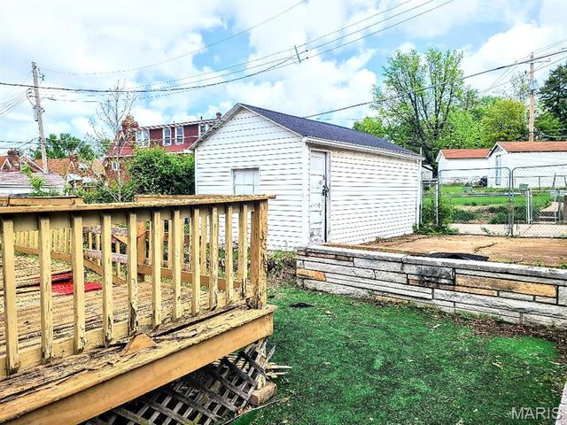 1365 Switzer Avenue, St Louis, MO 63147