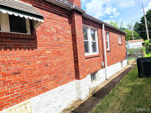 1365 Switzer Avenue, St Louis, MO 63147