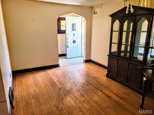 1365 Switzer Avenue, St Louis, MO 63147