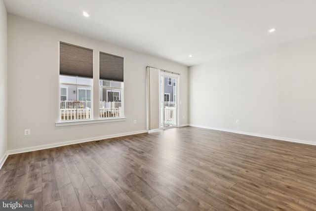 1697 BEECH LEAF ST, Dumfries, VA 22026