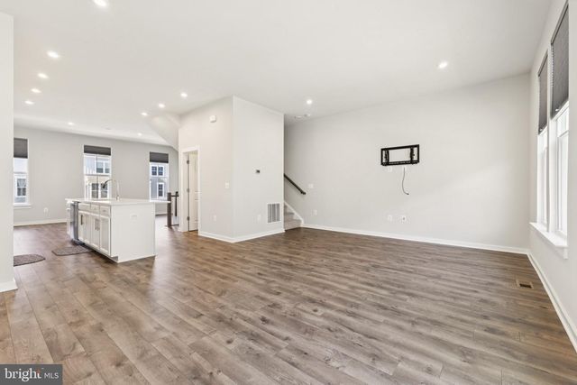 1697 BEECH LEAF ST, Dumfries, VA 22026