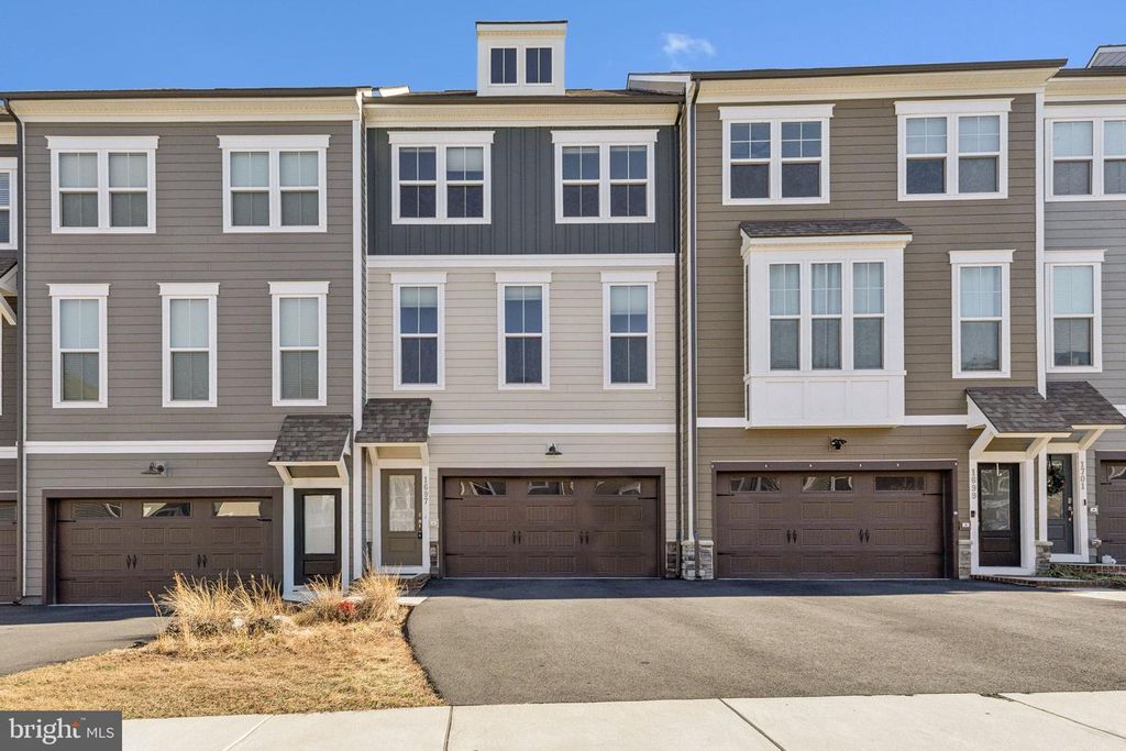 1697 BEECH LEAF ST, Dumfries, VA 22026