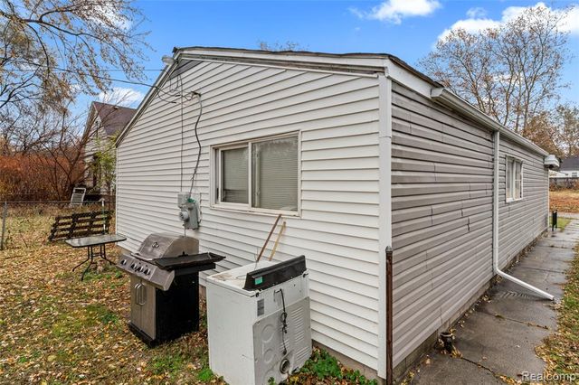 1444 S Liddesdale Street, Detroit, MI 48217