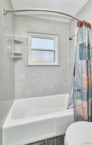 429 Fairview Court, Ballwin, MO 63021