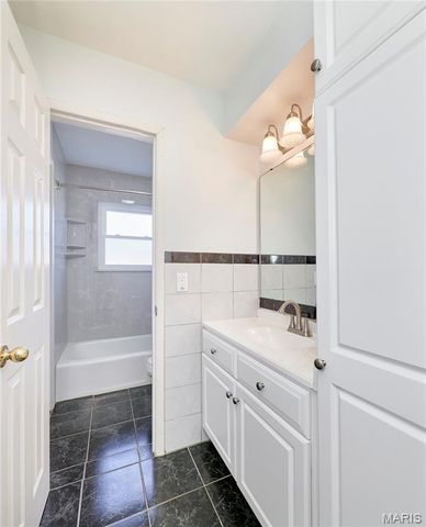 429 Fairview Court, Ballwin, MO 63021