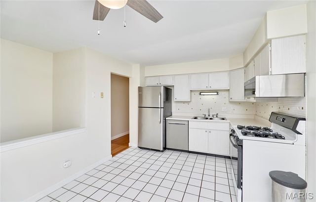 429 Fairview Court, Ballwin, MO 63021