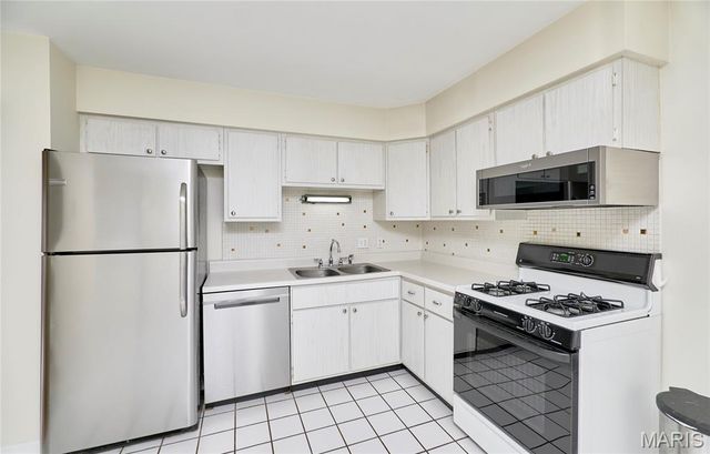 429 Fairview Court, Ballwin, MO 63021