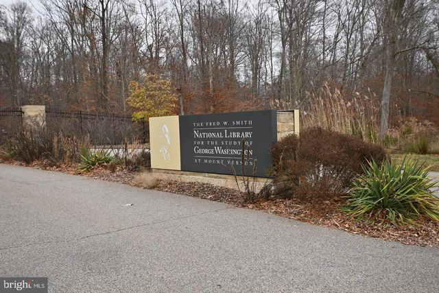 8422 WOODLAWN ST, Alexandria, VA 22309