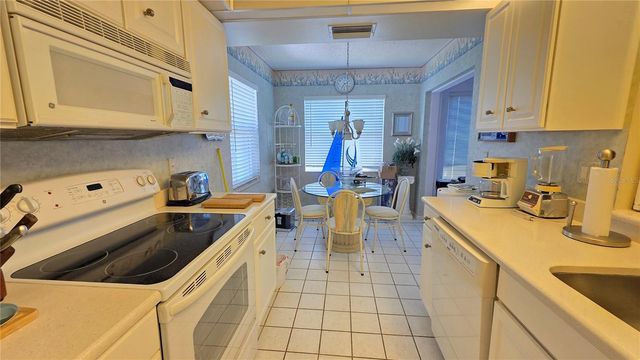 5710 SHEFFIELD GREENE CIRCLE 92, Sarasota, FL 34235