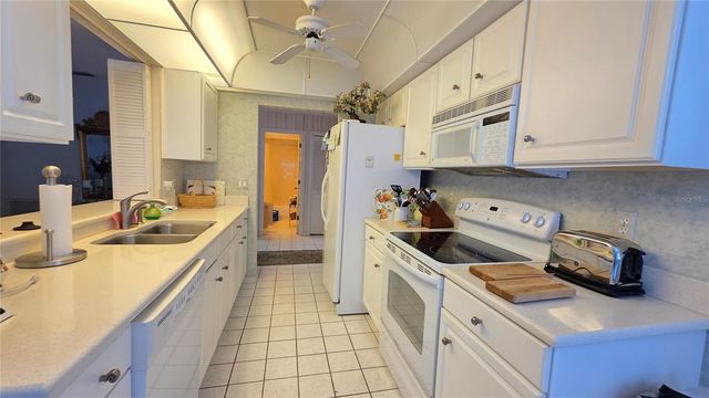 5710 SHEFFIELD GREENE CIRCLE 92, Sarasota, FL 34235