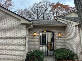 1285 Greenglen Court, Bloomfield Hills, MI 48304
