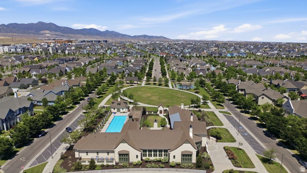 Image 12 of property listing at 4956 W BLACK TWIG DR. DR, South Jordan, UT 84009