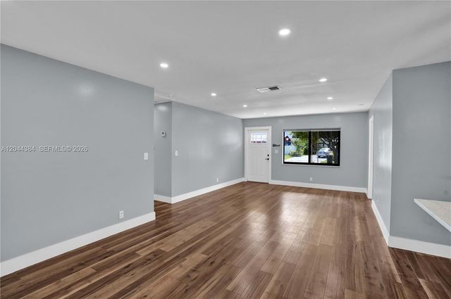 611 SW 76th Ter, North Lauderdale, FL 33068