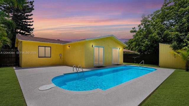 611 SW 76th Ter, North Lauderdale, FL 33068