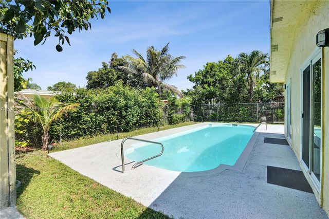 611 SW 76th Ter, North Lauderdale, FL 33068