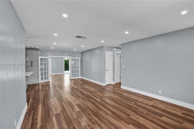 611 SW 76th Ter, North Lauderdale, FL 33068