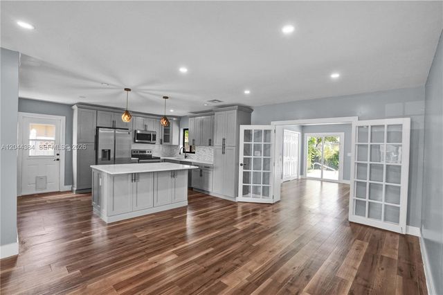 611 SW 76th Ter, North Lauderdale, FL 33068