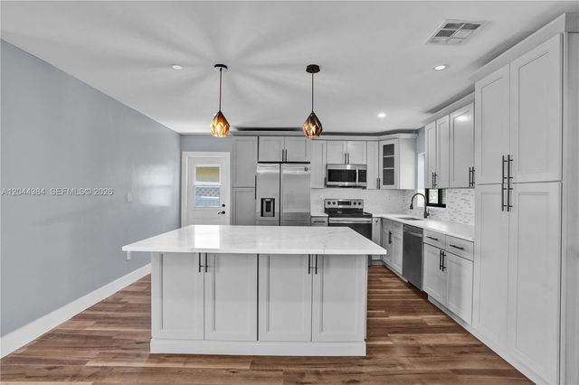 611 SW 76th Ter, North Lauderdale, FL 33068