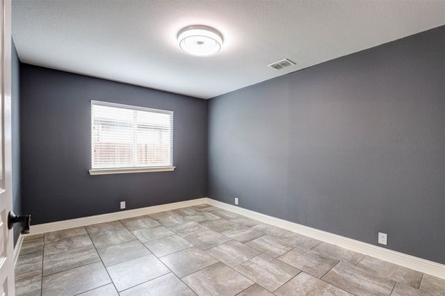 9501 Meadowpark Drive, Denton, TX 76226