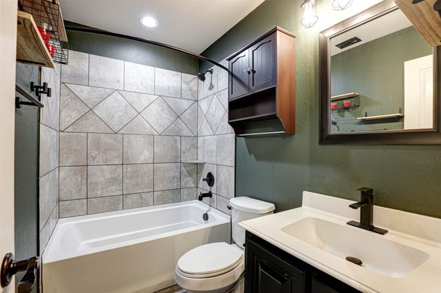 9501 Meadowpark Drive, Denton, TX 76226