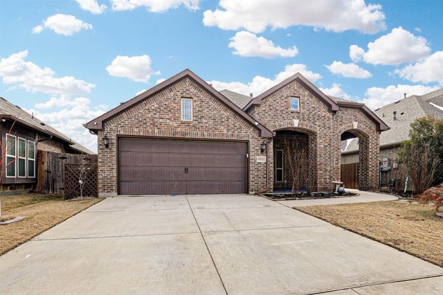 9501 Meadowpark Drive, Denton, TX 76226