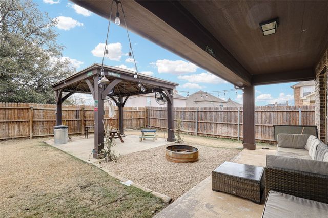 9501 Meadowpark Drive, Denton, TX 76226