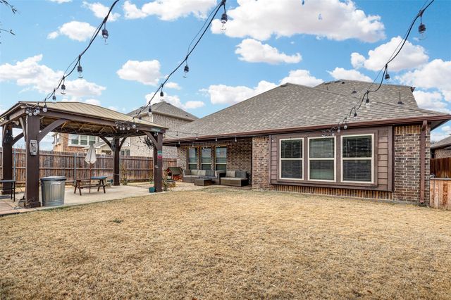 9501 Meadowpark Drive, Denton, TX 76226