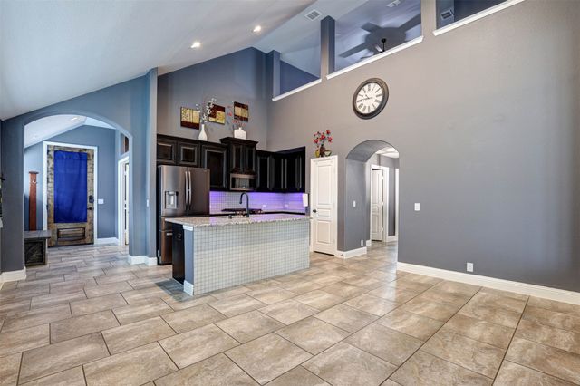 9501 Meadowpark Drive, Denton, TX 76226