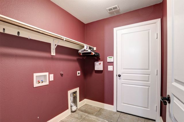 9501 Meadowpark Drive, Denton, TX 76226