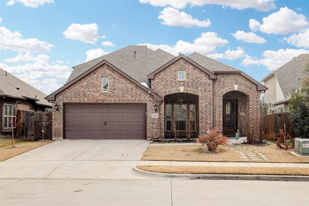 9501 Meadowpark Drive, Denton, TX 76226