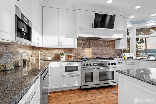 4486 East Harbor Road, Freeland, WA 98249
