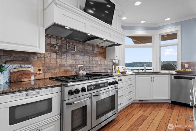 4486 East Harbor Road, Freeland, WA 98249