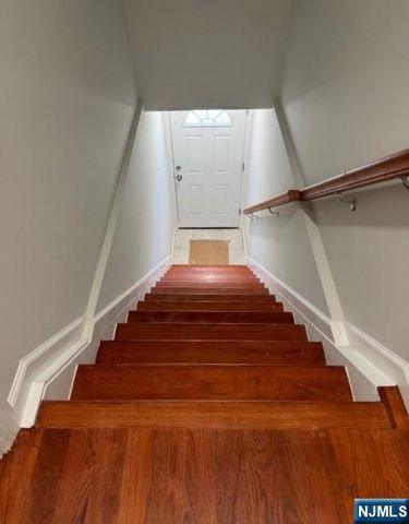 560 11th Street, Newark, NJ 07107