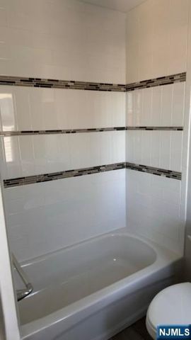 560 11th Street, Newark, NJ 07107