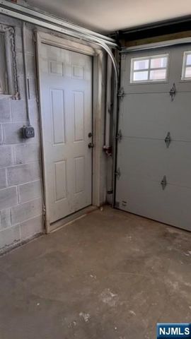 560 11th Street, Newark, NJ 07107