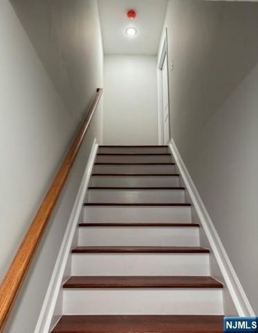 560 11th Street, Newark, NJ 07107