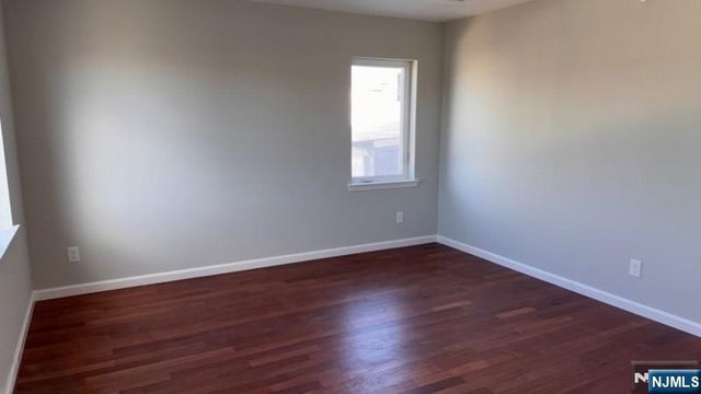 560 11th Street, Newark, NJ 07107