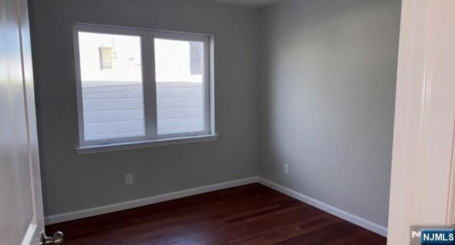 560 11th Street, Newark, NJ 07107