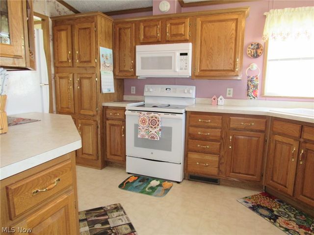 78 Periwinkle Drive, Olmsted Twp, OH 44138