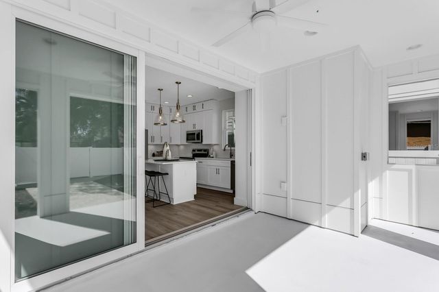 2140 W CHESTNUT STREET, Tampa, FL 33607