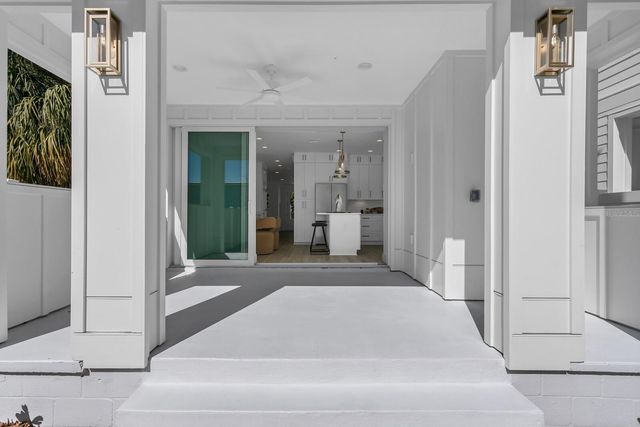 2140 W CHESTNUT STREET, Tampa, FL 33607