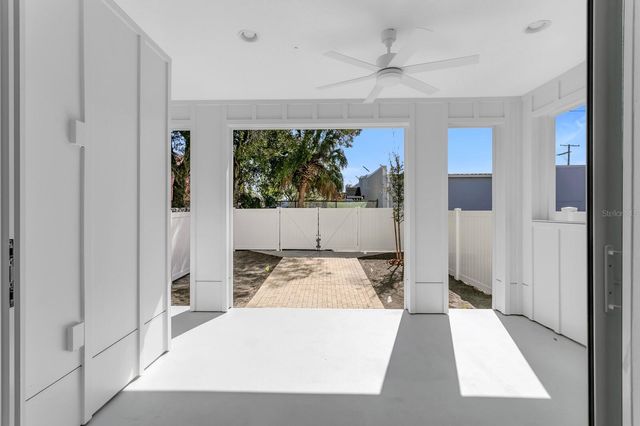 2140 W CHESTNUT STREET, Tampa, FL 33607