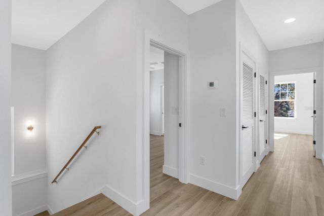 2140 W CHESTNUT STREET, Tampa, FL 33607